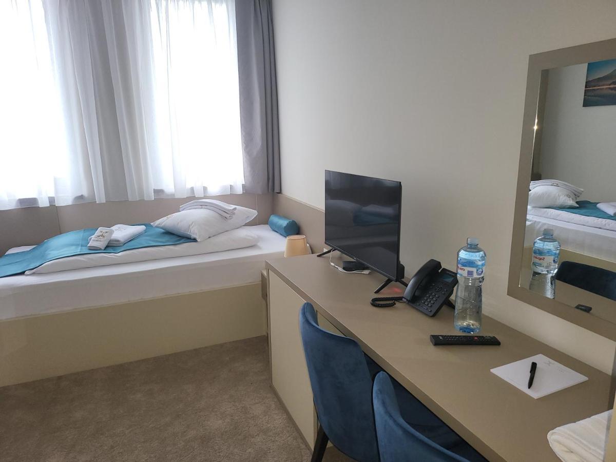Garni Hotel Imperium 수보티차 외부 사진