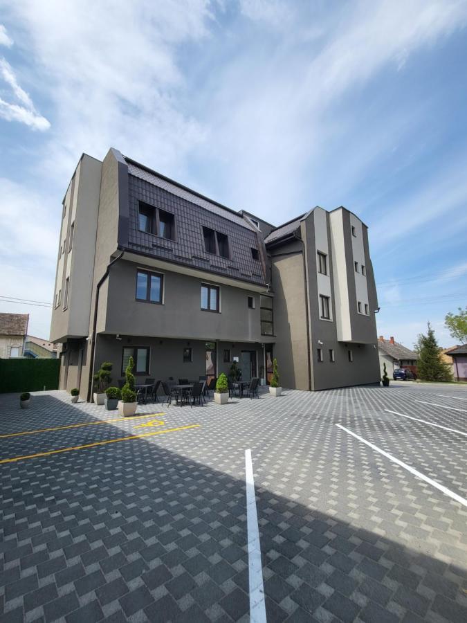 Garni Hotel Imperium 수보티차 외부 사진